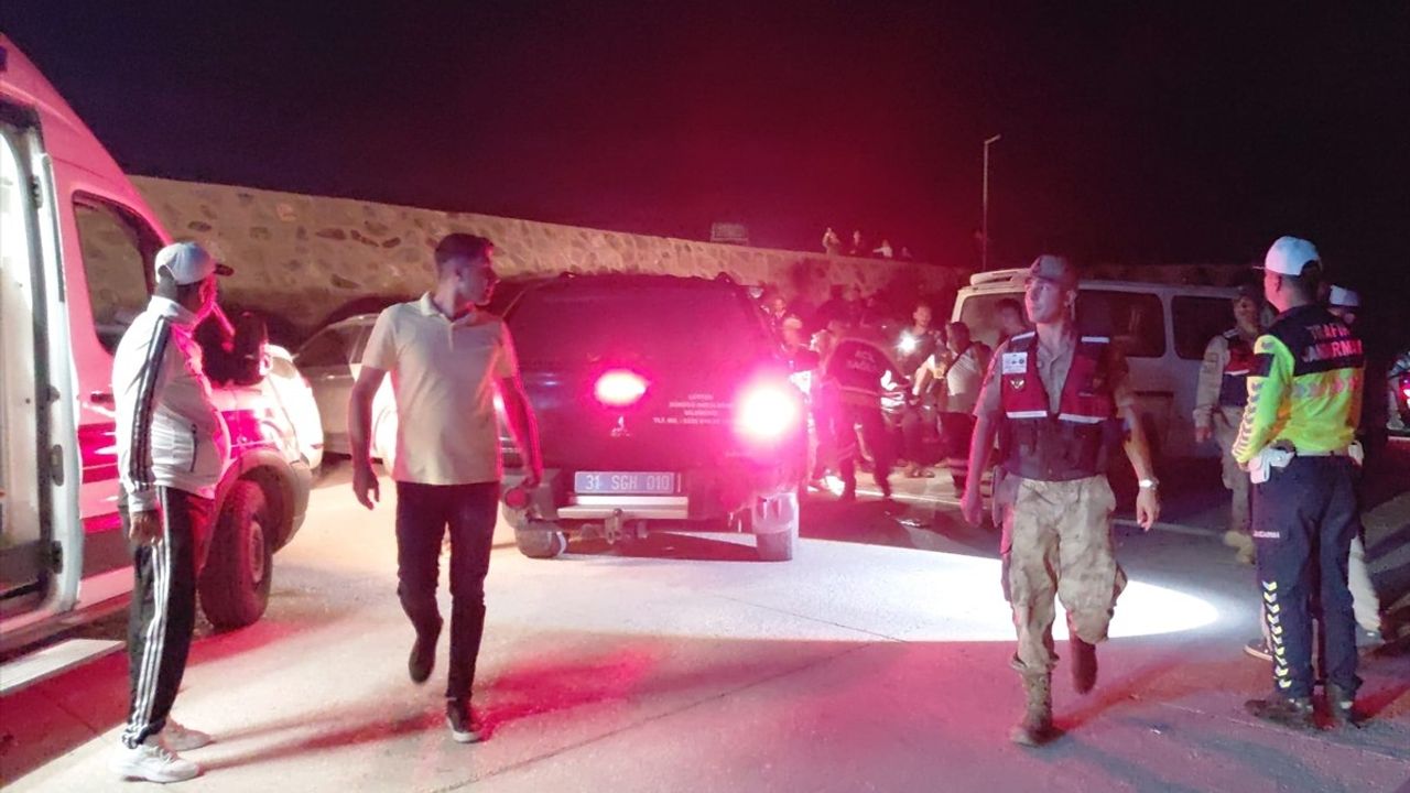 Hatay Samandağ'da denize düşen genç kız hastaneye kaldırıldı