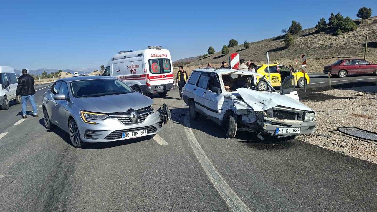 Hisarcık'ta iki otomobil çarpıştı: 1 yaralı