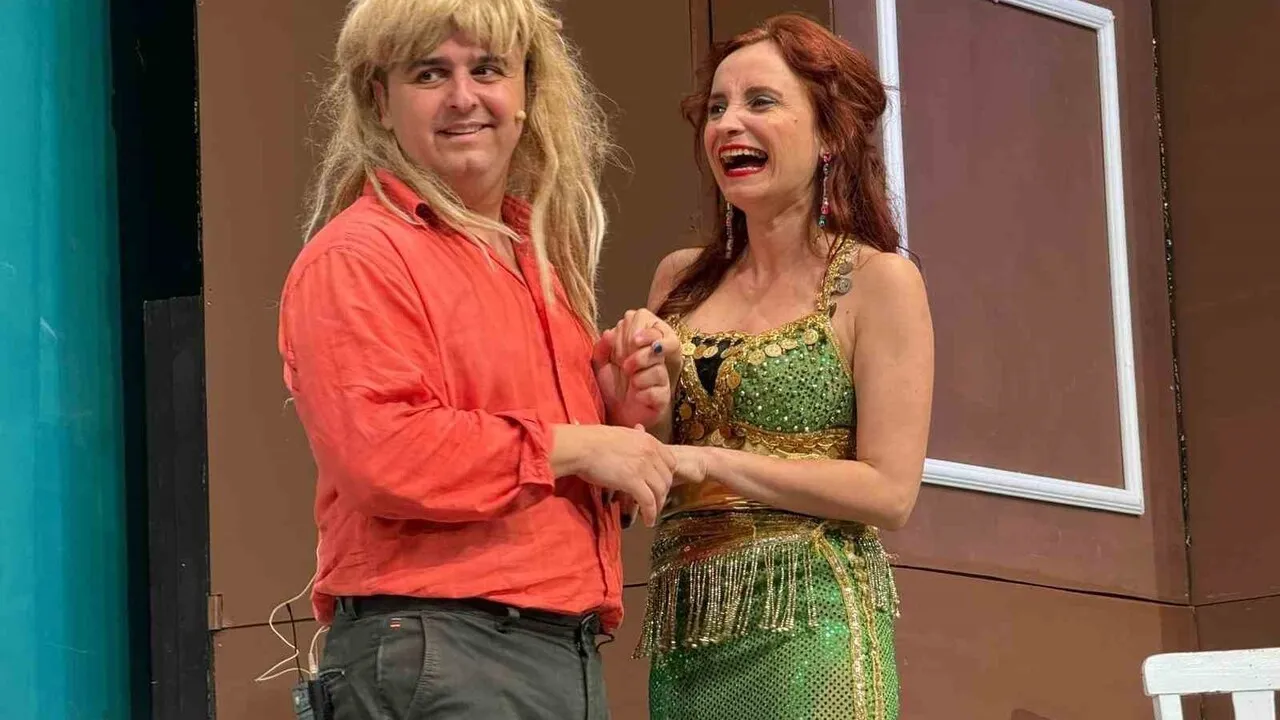 Hisseli Harikalar Kumpanyası İzmir'de yoğun ilgiyle sahneleniyor