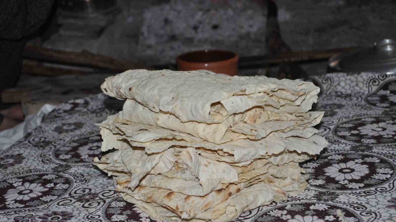 Horoz Köyü'nde İmeceyle Kışlık Yufka Ekmeği Geleneği Sürüyor