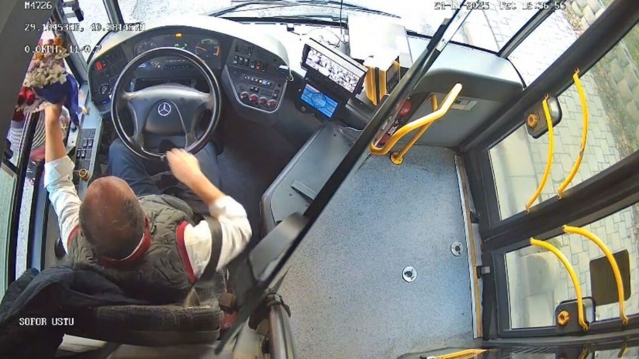 İETT kaptanı Şahismail Ayaztekin’den 24 Kasım Öğretmenler Günü’nde anlamlı jest