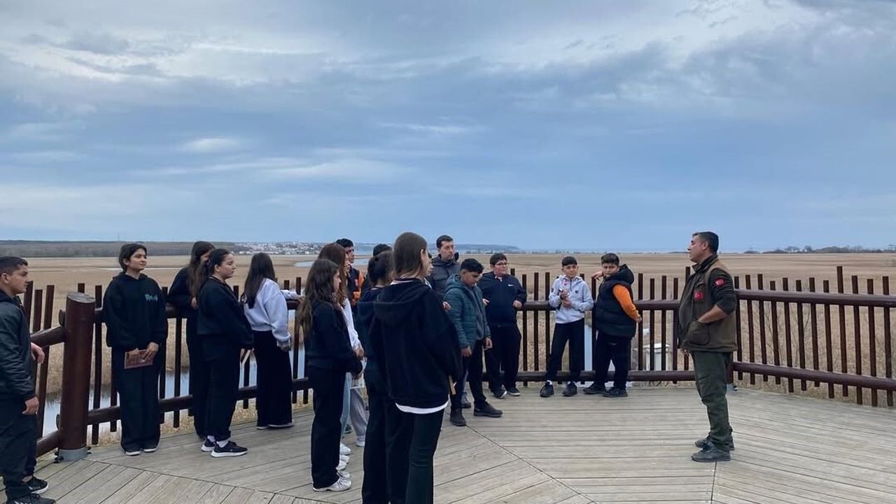 İğneada’da öğrenciler ‘İlçemizin Çocukları Keşfe Çıkıyor’ projesiyle doğayı yerinde tanıdı