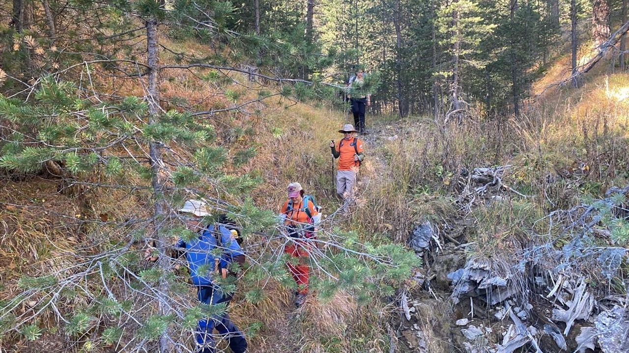 Ilgaz Zirvesinde 21. Cumhuriyet Tırmanışı: Dağcılar Cumhuriyet'in 102. yılını kutladı