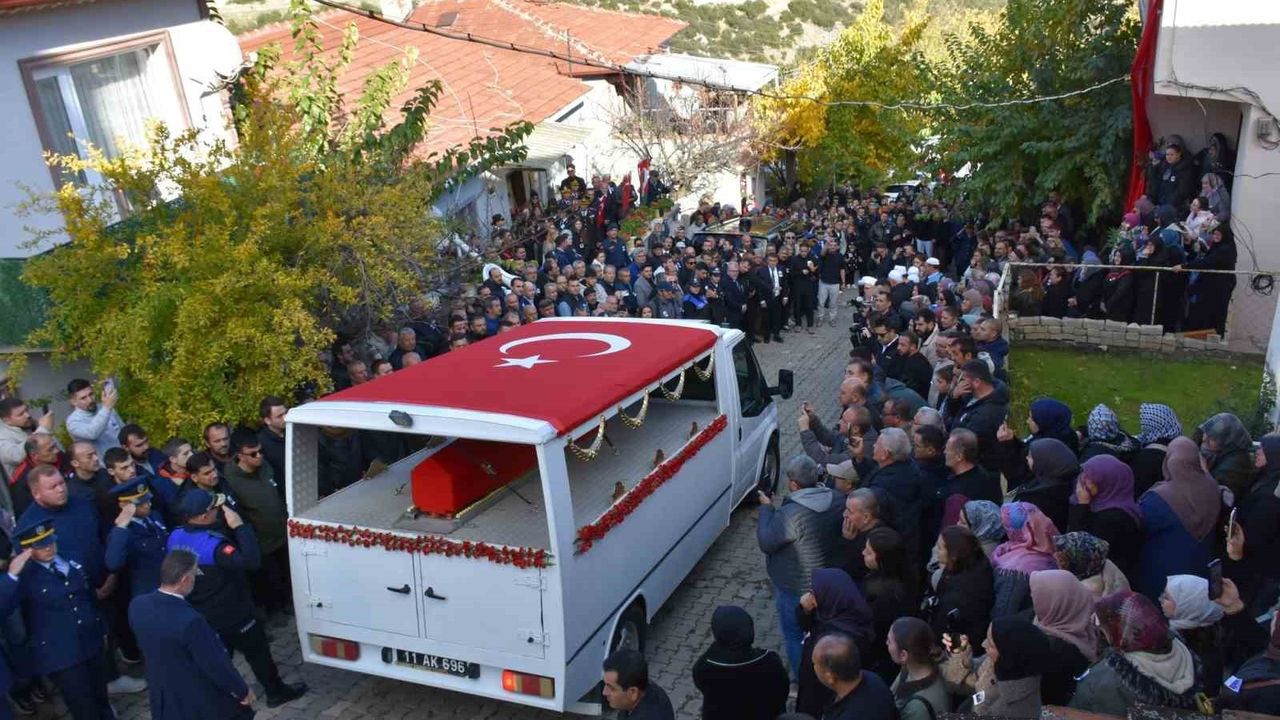 İlhan Ongan için Bilecik'te helallik: kardeşi abisinin üniformasını giydi