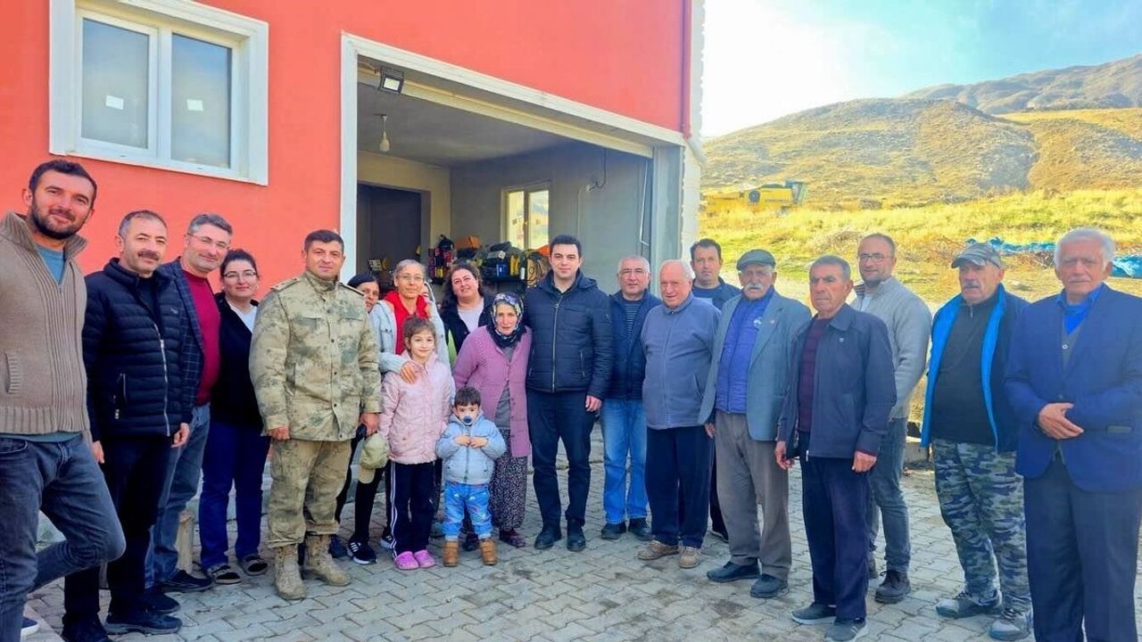 İliç Kaymakamı Ömer Sirkeci, Köy Ziyaretlerinde Muhtar ve Vatandaşlarla Bir Araya Geldi