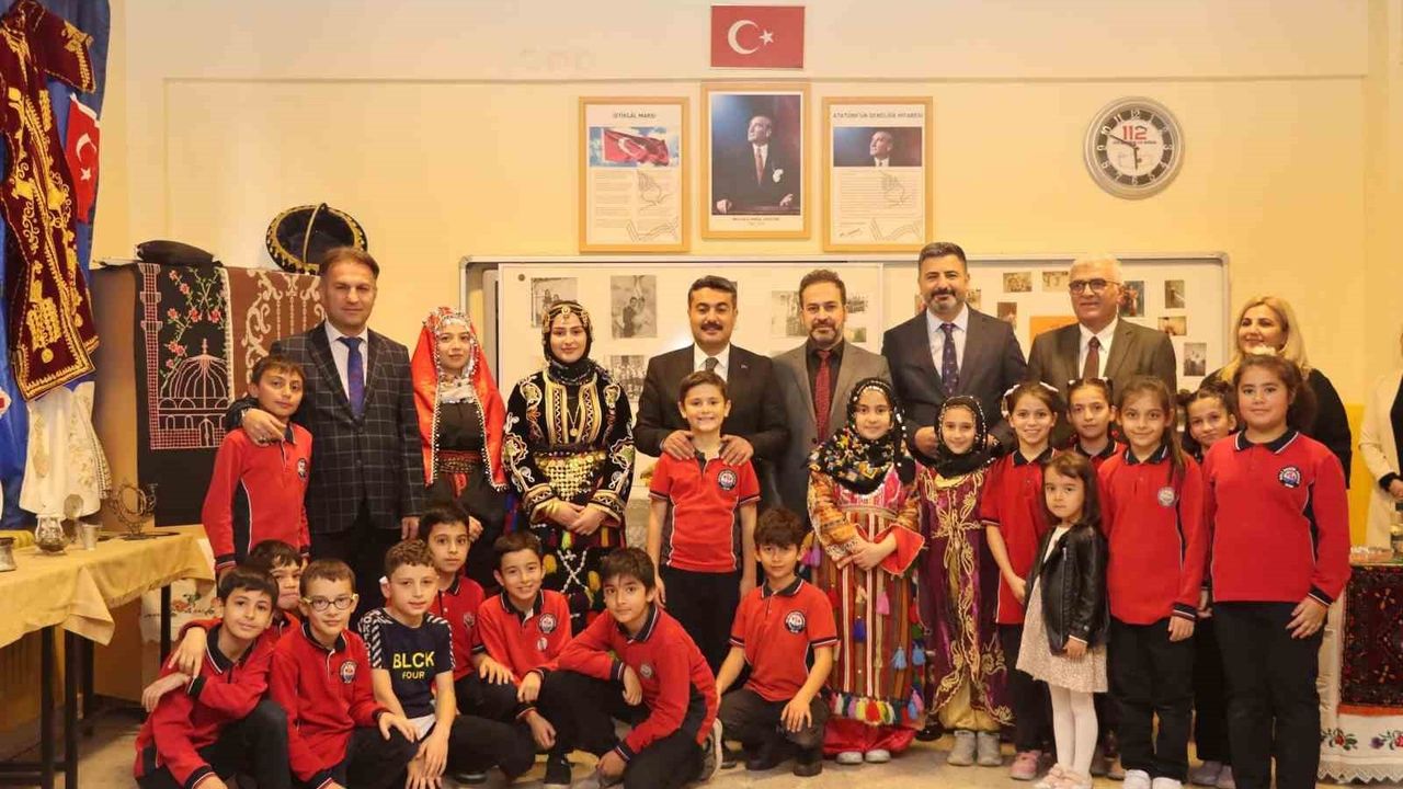 İlkokul Öğrencileri 'Milli Kültürümüz ve Biz' Etkinliğinde Türk Kültürünü Tanıttı