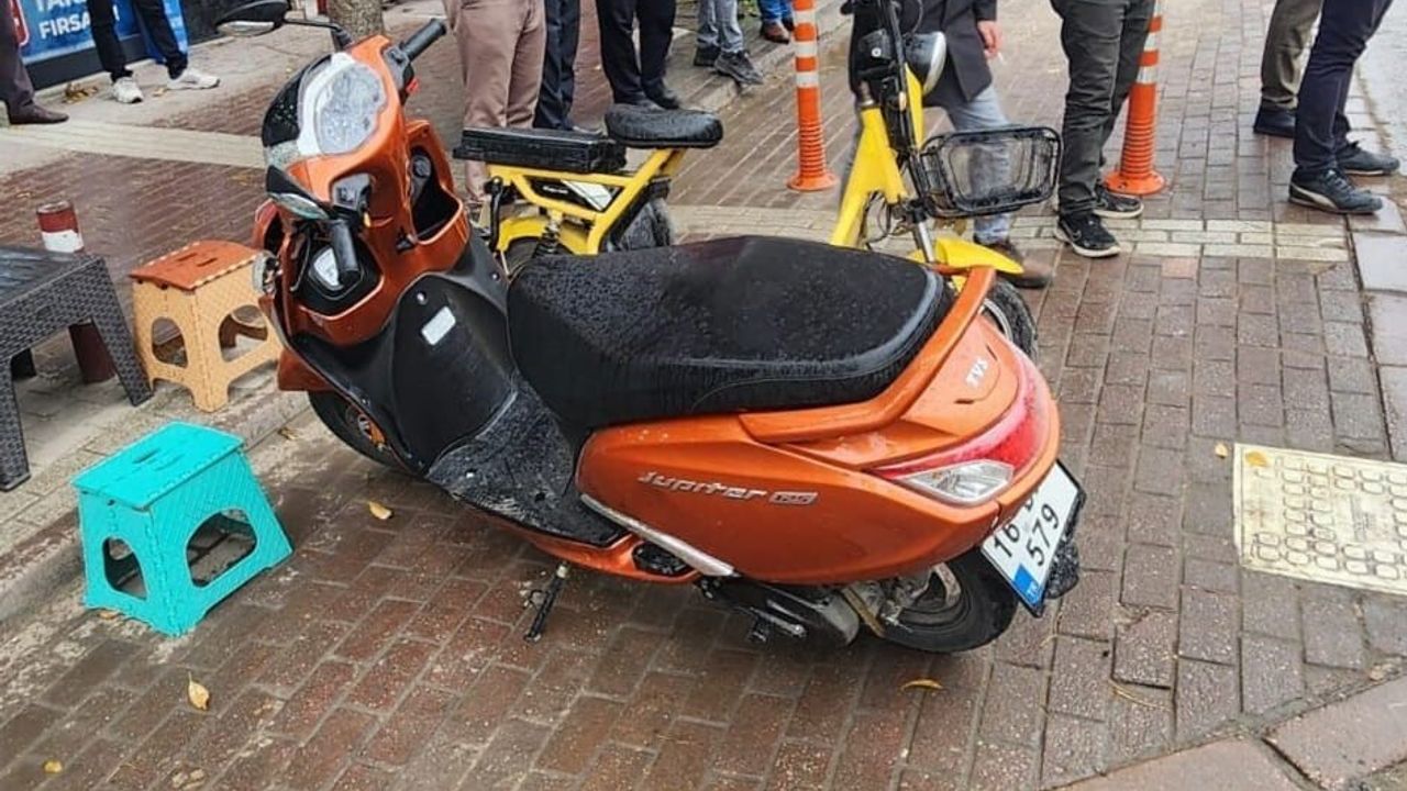 İnegöl'de otomobille çarpışan motosiklet sürücüsü yaralandı