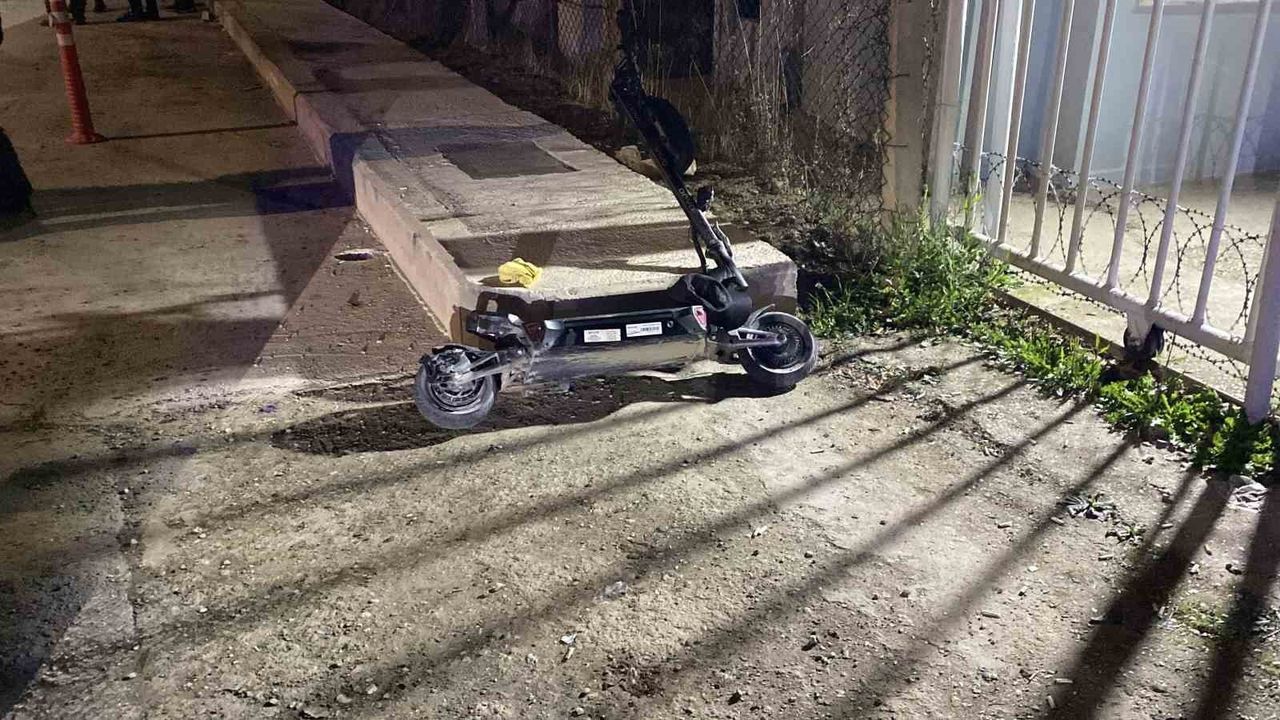 İnegöl'de scooter ile otomobil çarpıştı: scooter sürücüsü ağır yaralandı