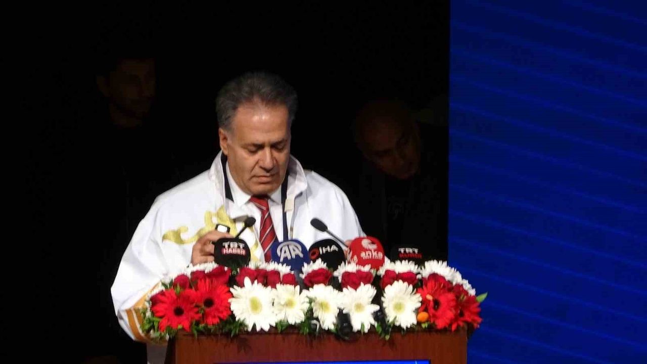 İnönü Üniversitesi 2025-2026 Akademik Yılı törenle açıldı