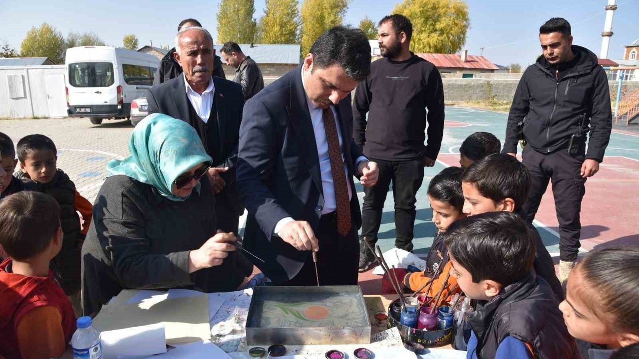 İpekyolu'nda 'Sanat Yolunda' projesi kırsal okullarda öğrencilere ulaştı