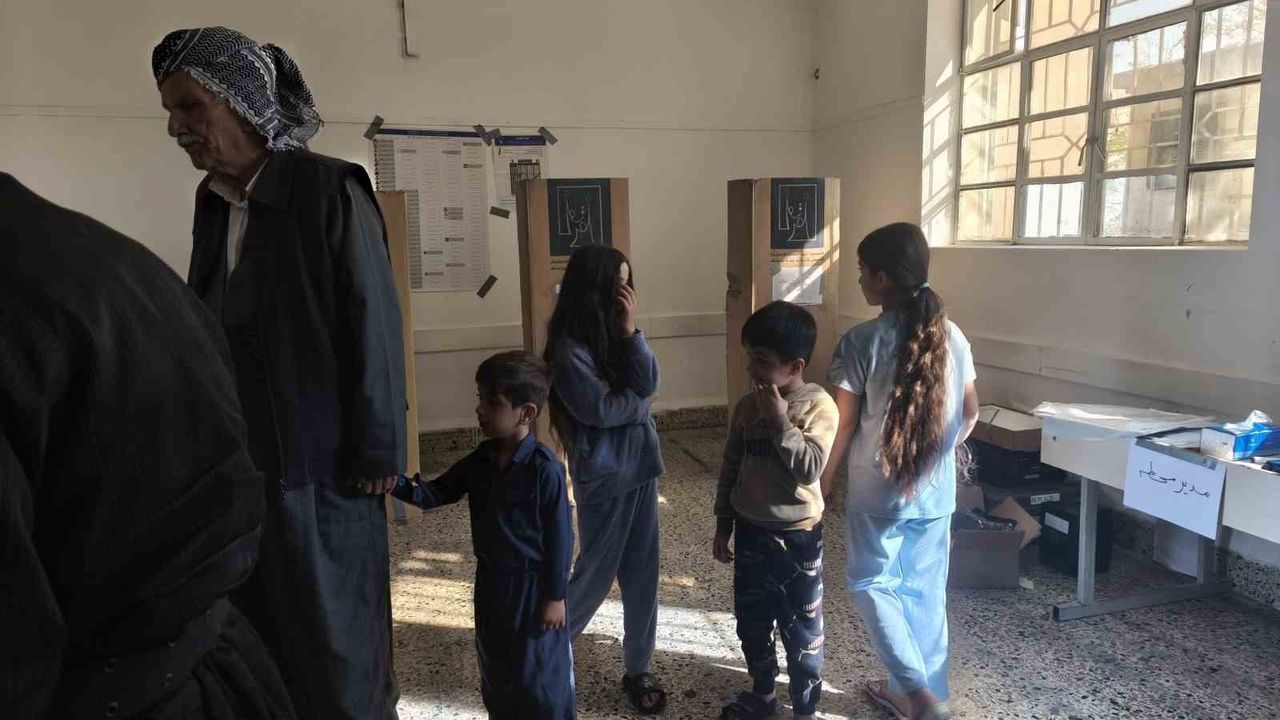 Irak'ta 21 milyona yakın seçmen 6. dönem parlamento için oy kullanıyor