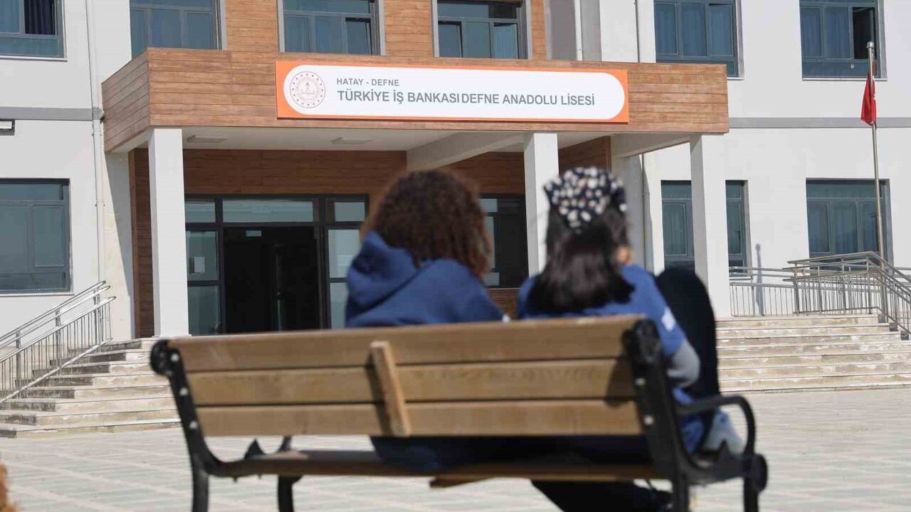 İş Bankası, Hatay Defne'ye eğitim desteğini sürdürüyor: Lise, anaokulu ve teknoloji sınıfı açıldı