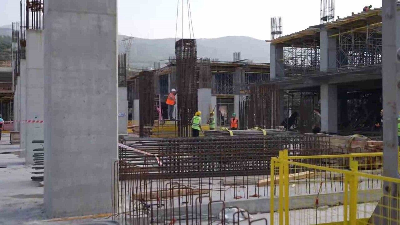 İskenderun’da 600 yataklı devlet hastanesi inşaatı sürüyor — Vali Masatlı yerinde inceledi