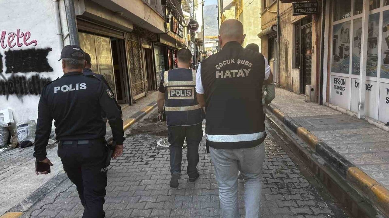 İskenderun'da okul çevrelerinde asayiş denetimi: 15 ekip, 57 personel görev yaptı