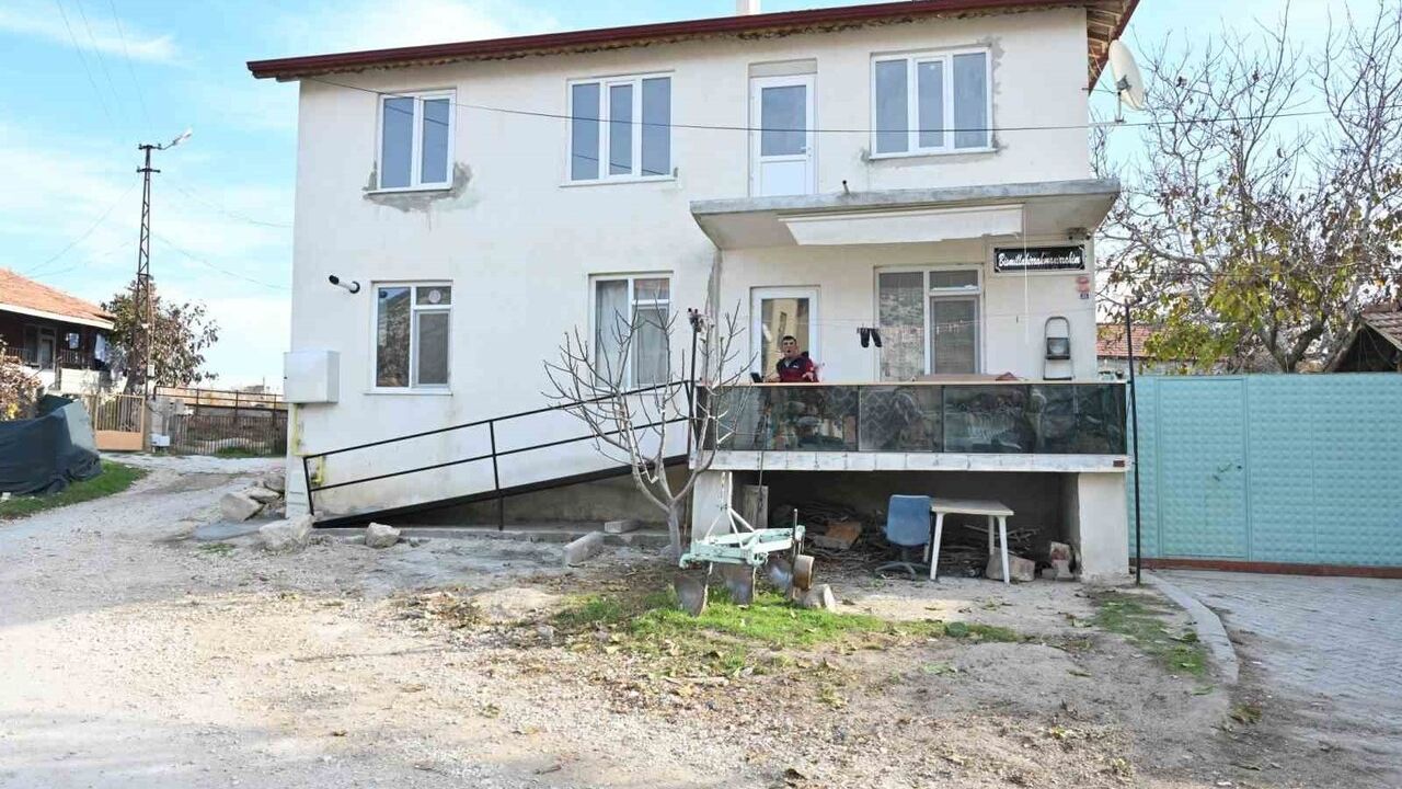 Isparta Belediyesi Bozanönü'nde 49 yıllık erişim sorununu engelli rampasıyla çözdü