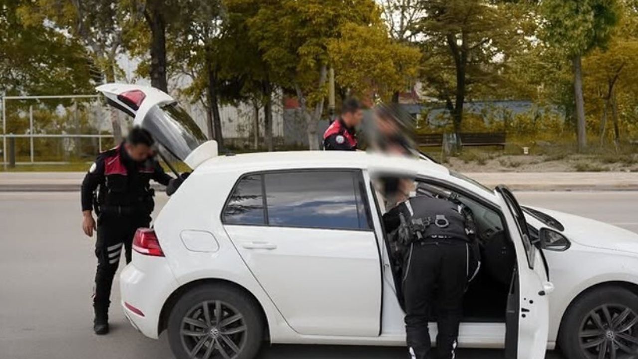 Isparta'da araçta 70 sentetik kannabinoid ele geçirildi, şüpheliye adli işlem