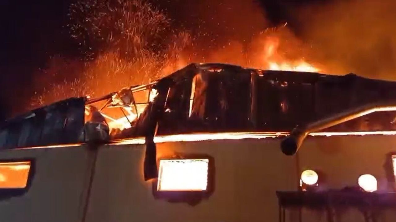 Isparta Organize Sanayi'de Kereste Fabrikası Gece Yangınında Kullanılamaz Hale Geldi