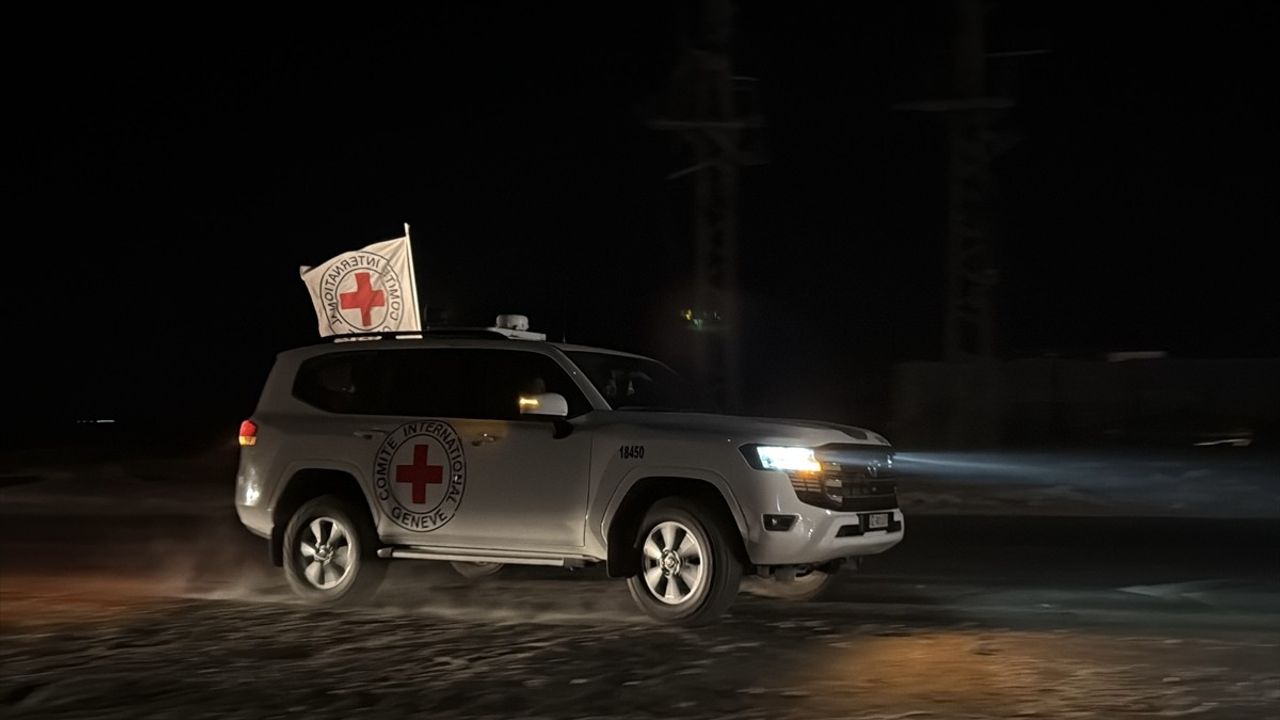 İsrail, Hamas'ın Kızılhaç'a teslim ettiği 3 İsrailli esirin cesedini teslim aldı