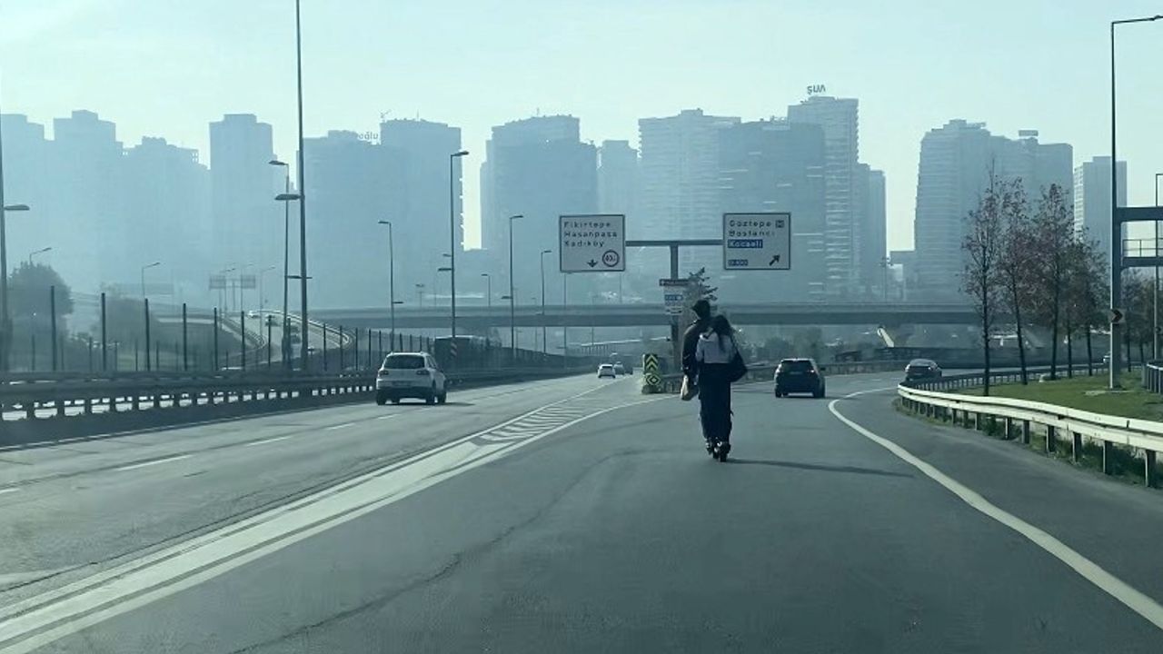 İstanbul Çevreyolu'nda scooterla tehlikeli yolculuk kamerada