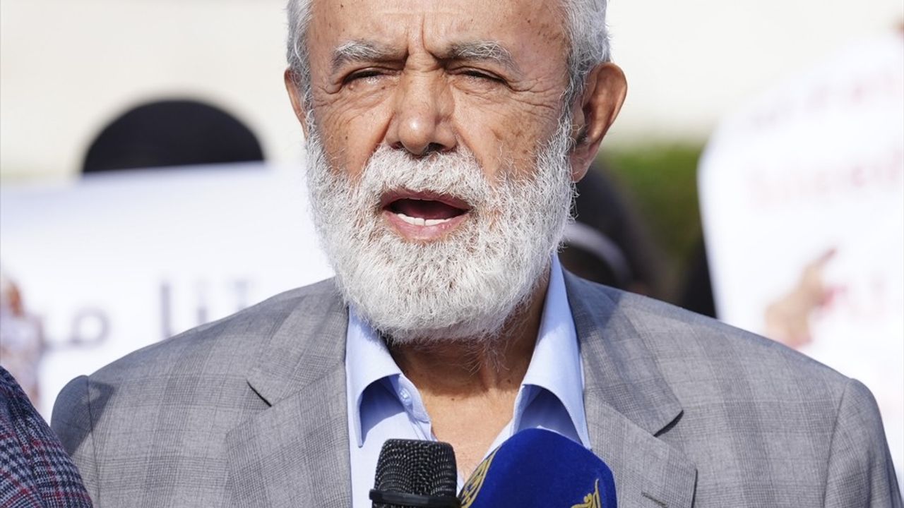 İstanbul'da Beyazıt Meydanı'nda Sudan'daki insani krize dikkat çekmek amacıyla dayanışma gösterisi düzenlendi