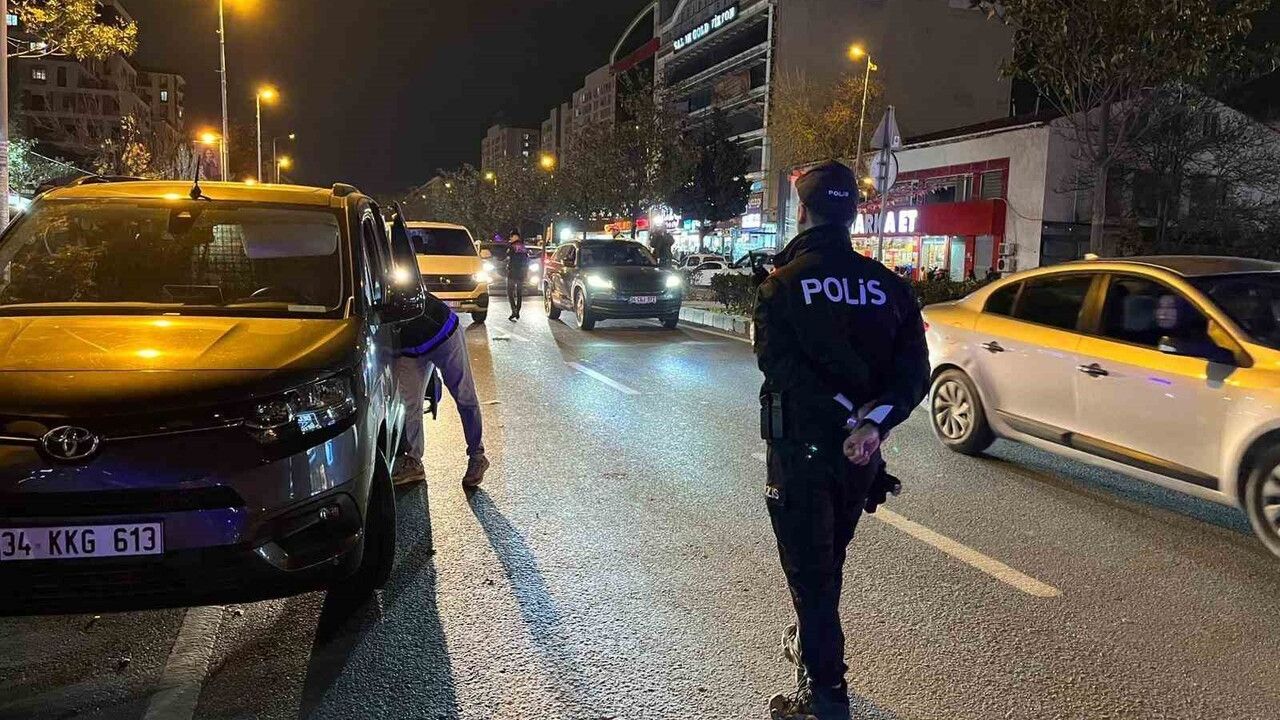 İstanbul Emniyet Müdürü Selami Yıldız Esenyurt'ta dron destekli güvenlik denetimine katıldı