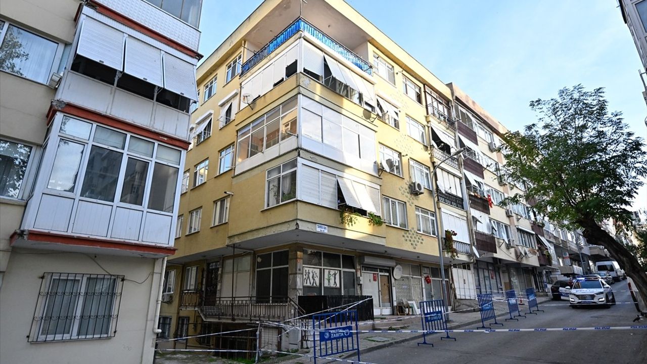 İstanbul Valisi Davut Gül Kartal'da Tahliye Edilen Binayı İnceledi