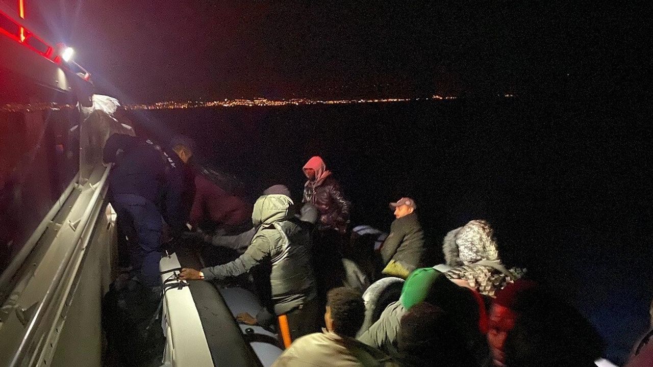 İzmir açıklarında 25 Kasım operasyonları: 23 düzensiz göçmen yakalandı, 20 kurtarıldı