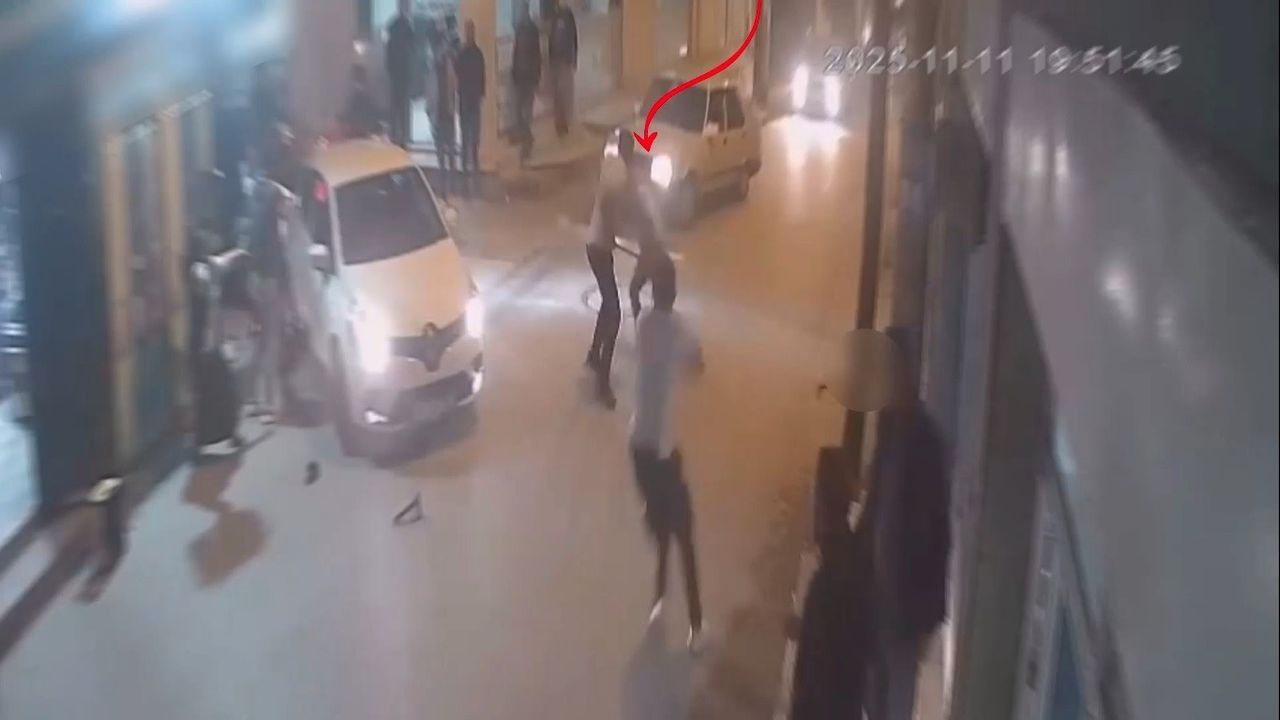 İzmir Bayraklı'da aile kavgası: 1 ölü, 2 ağır yaralı; güvenlik kamerası görüntüleri ortaya çıktı