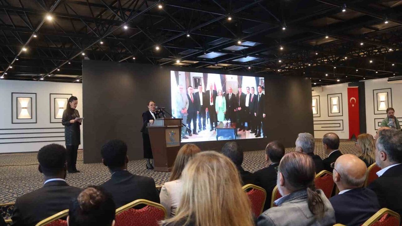 İzmir’de 1. Uluslararası Sağlık Turizmi Köprüleri: Sağlık Diplomasisi ve İnovasyon Zirvesi