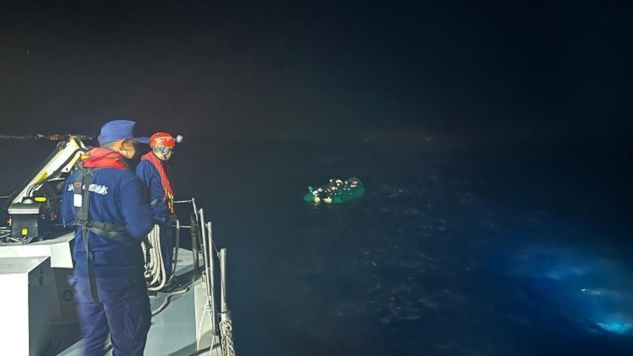 İzmir'de 41 düzensiz göçmen: Menderes'te 7 yakalandı, Seferihisar açıklarında 34 kurtarıldı
