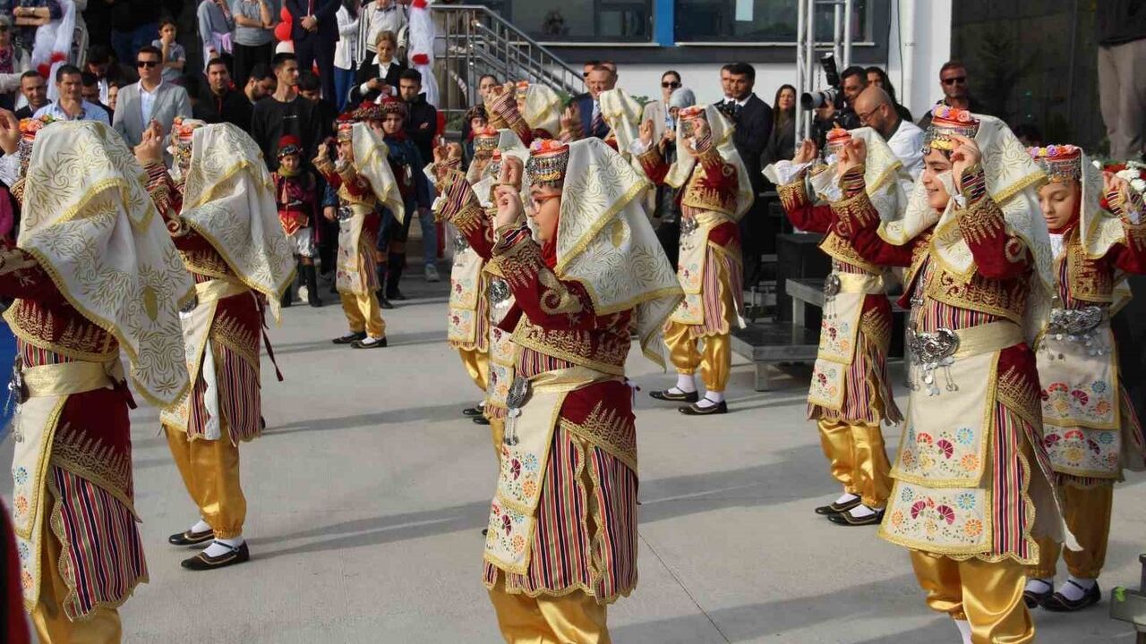 İzmir’de depremde hasar gören 4 okul yeniden yapılarak açıldı