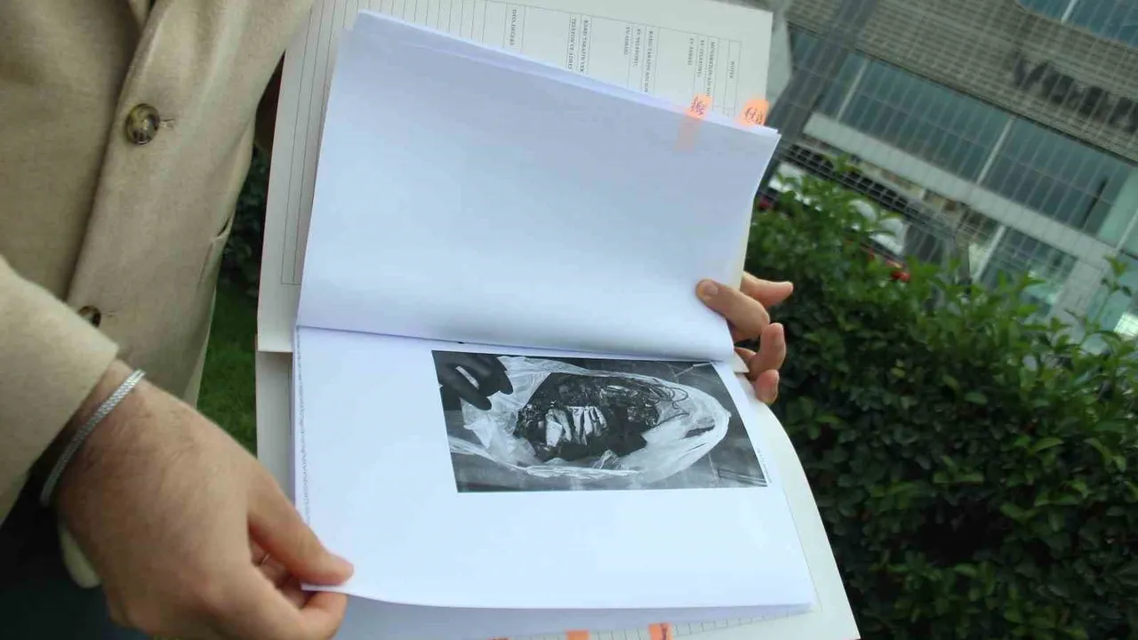 İzmir'de elektrikli Porsche yangını: İş insanı T.G. son anda kurtuldu, üretim hatası iddiası