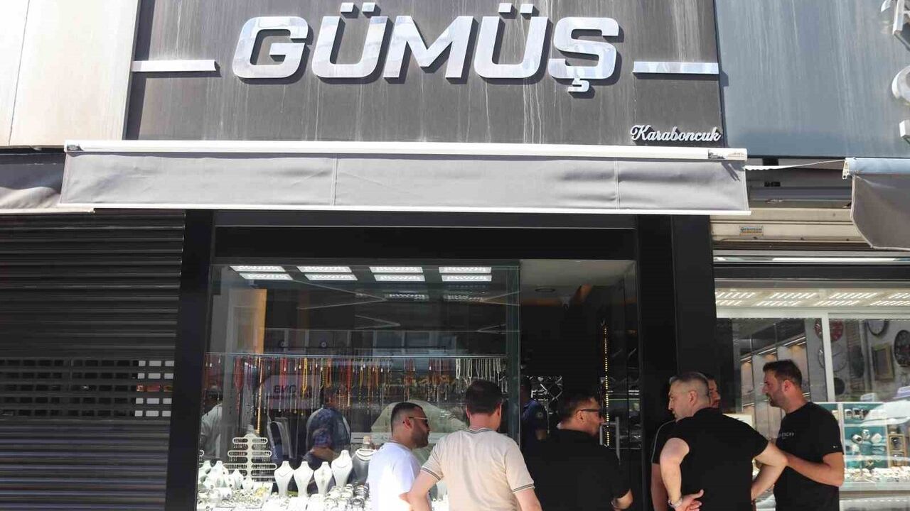 İzmir'de gümüşçüyü öldüren sanığa müebbet hapis verildi