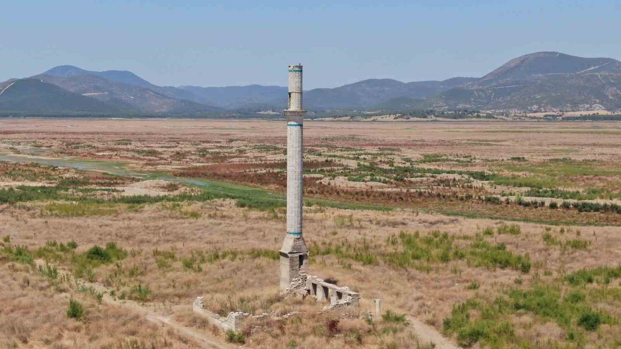 İzmir'de su kesintileri ay sonuna kadar uzadı: 13 ilçede gece 23.00-05.00 arası iki günde bir uygulama