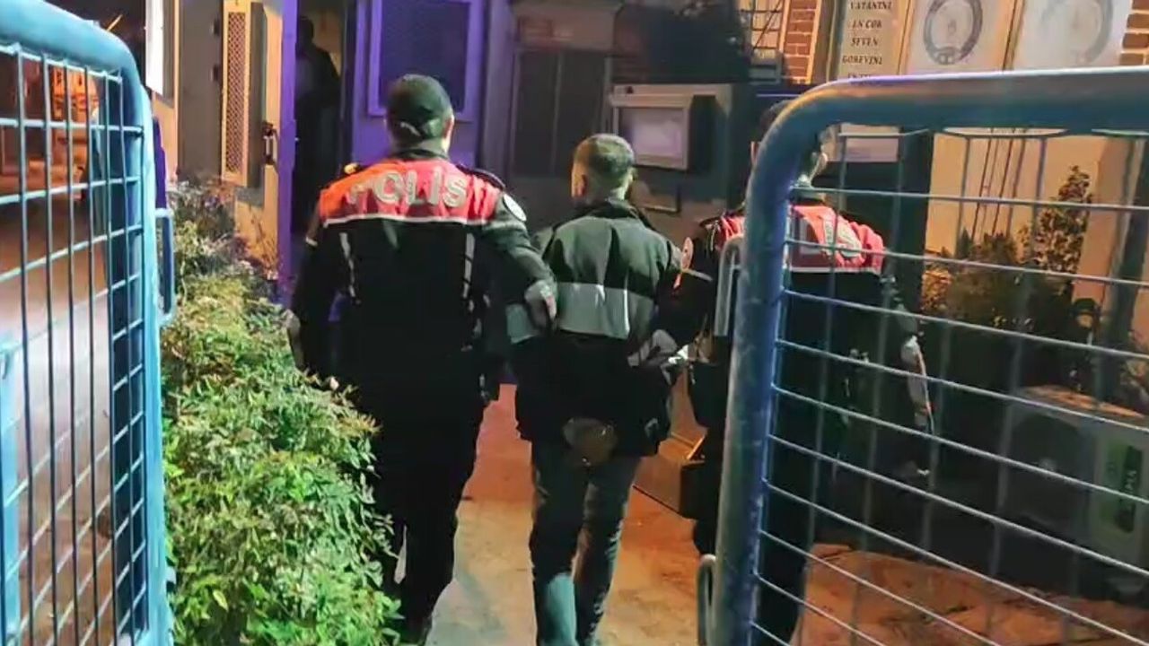 İzmir'de Yunus Timleri, Hakkında 11 Yıl 2 Ay Hapis Cezası Bulunan Şahsı Yakaladı