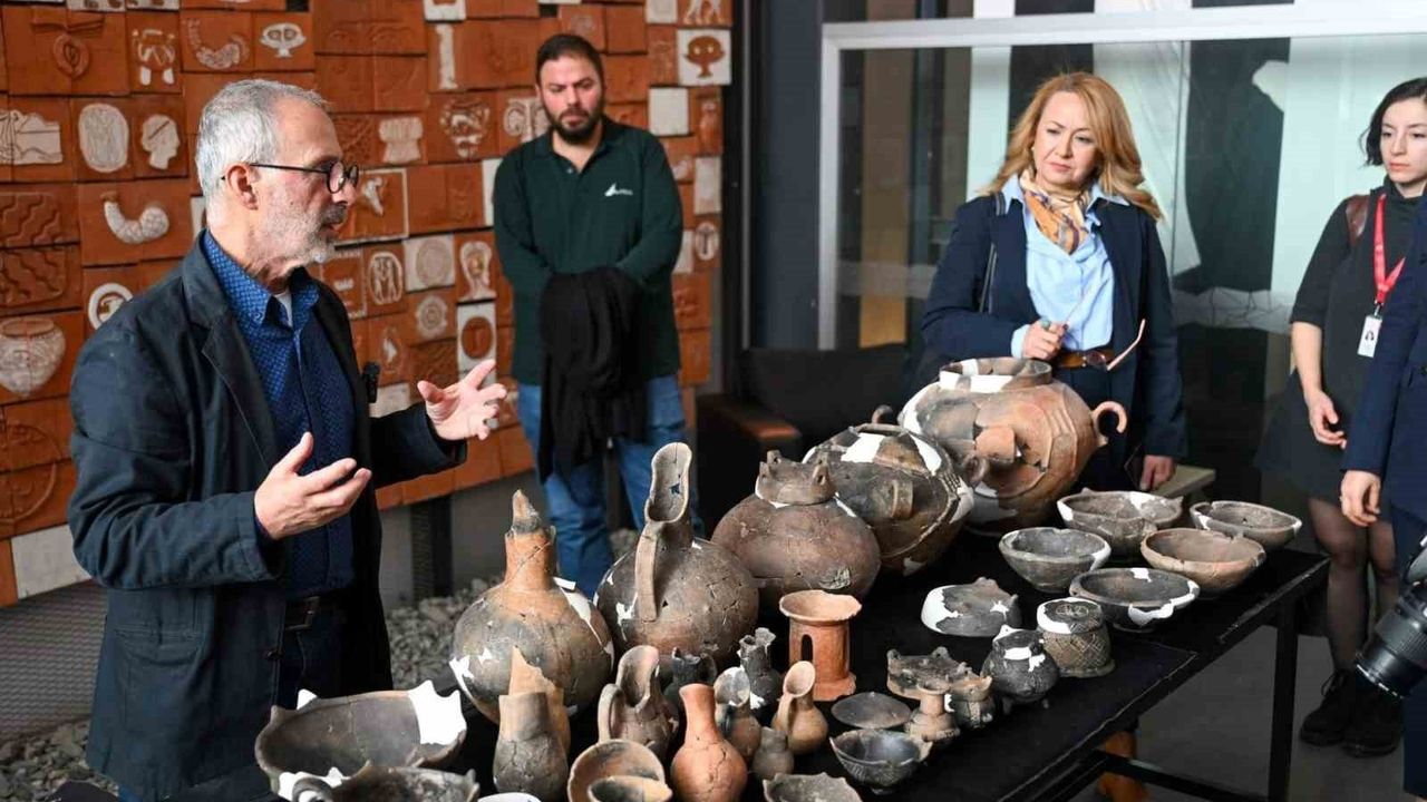 İzmir’in 8 bin 500 yıllık kalbinde Yassıtepe ve Yeşilova’da yeni arkeolojik keşifler