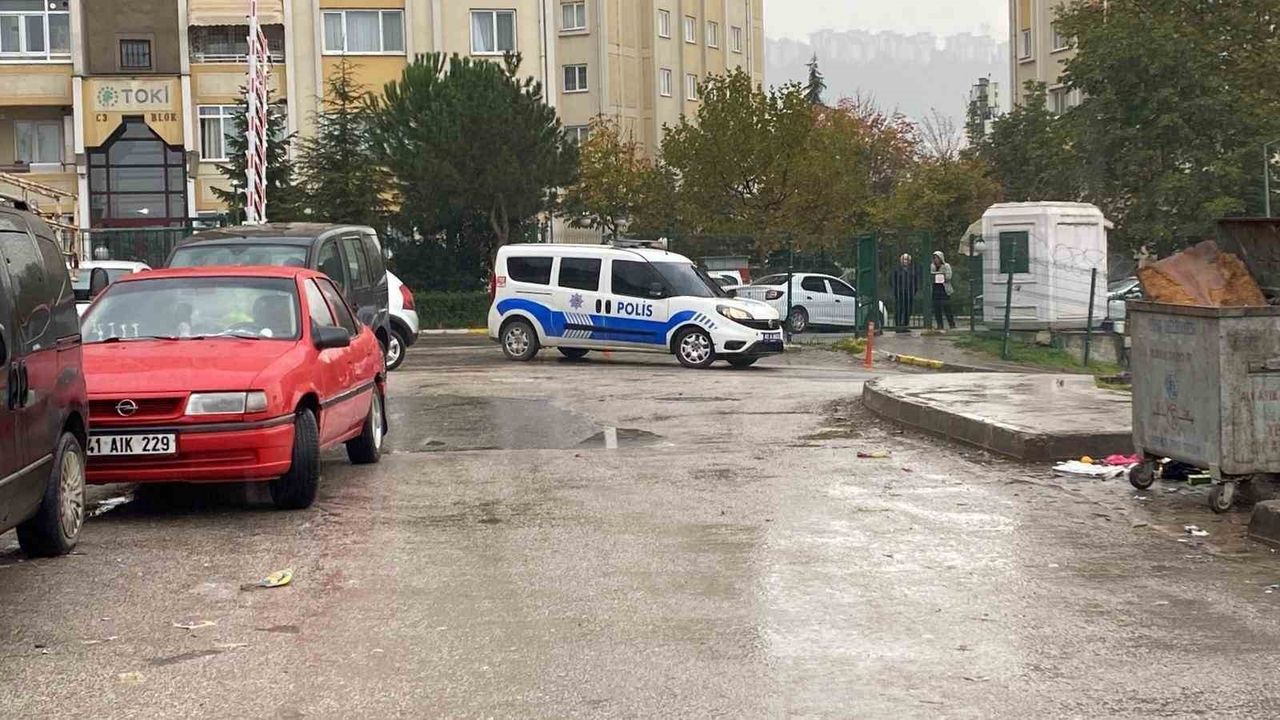 İzmit'te minibüsün çarptığı 4 yaşındaki çocuk hastanede hayatını kaybetti