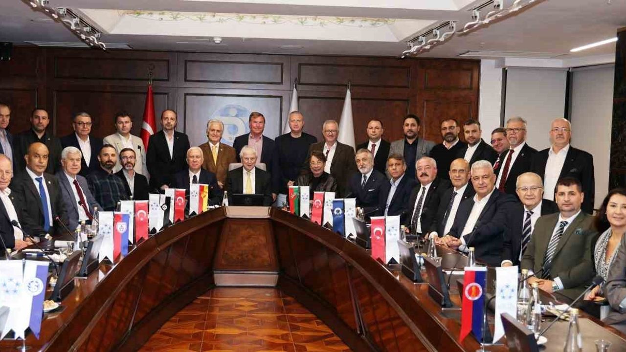 İZVAK: İzmir Futbol Kulüplerinin Kent Ekonomisine Etkisi Araştırması Sunuldu