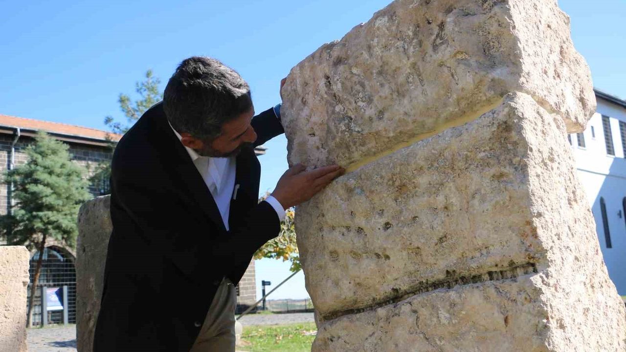 Jandarma tarafından kurtarılan 1.800 yıllık Kibele heykeli Diyarbakır Müzesi bahçesinde sergileniyor