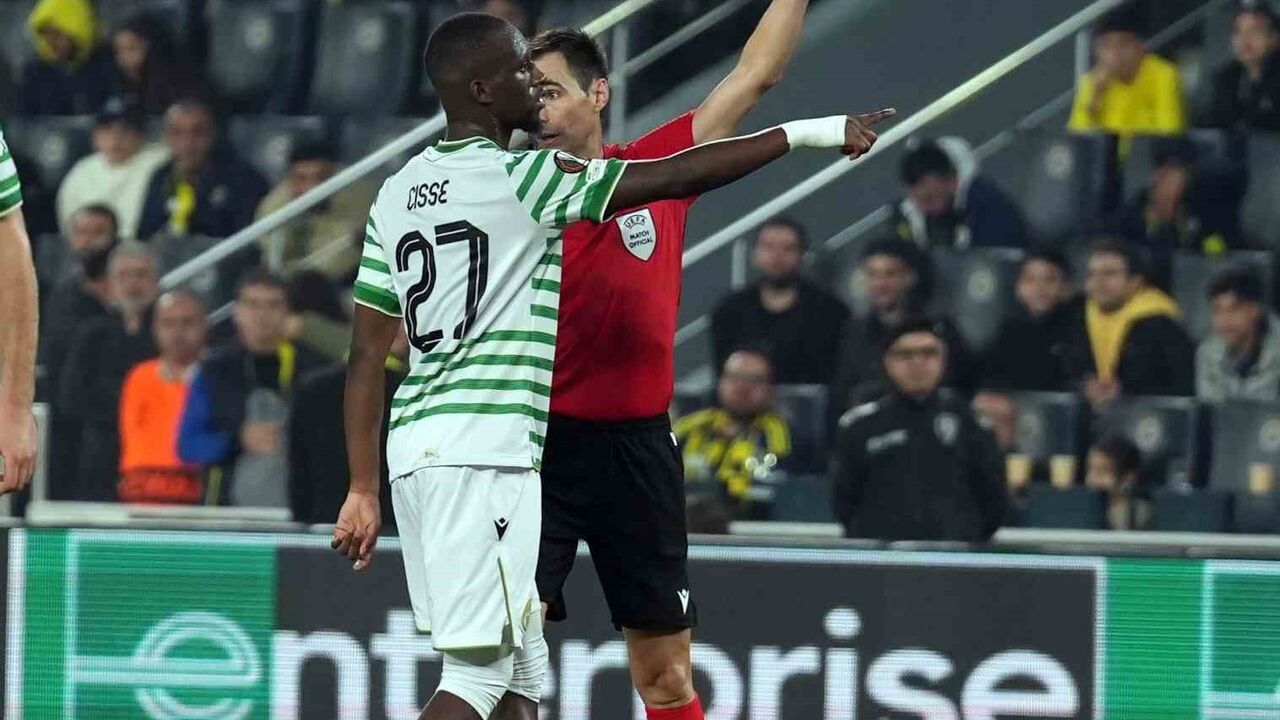 Jhon Duran, Ferencvaros Maçı'nda Kırmızı Kart Görerek Cezalı Duruma Düştü