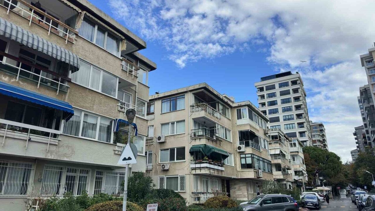 Kadıköy Suadiye'de çatı katı düzenlemesi kentsel dönüşümü durma noktasına getirdi