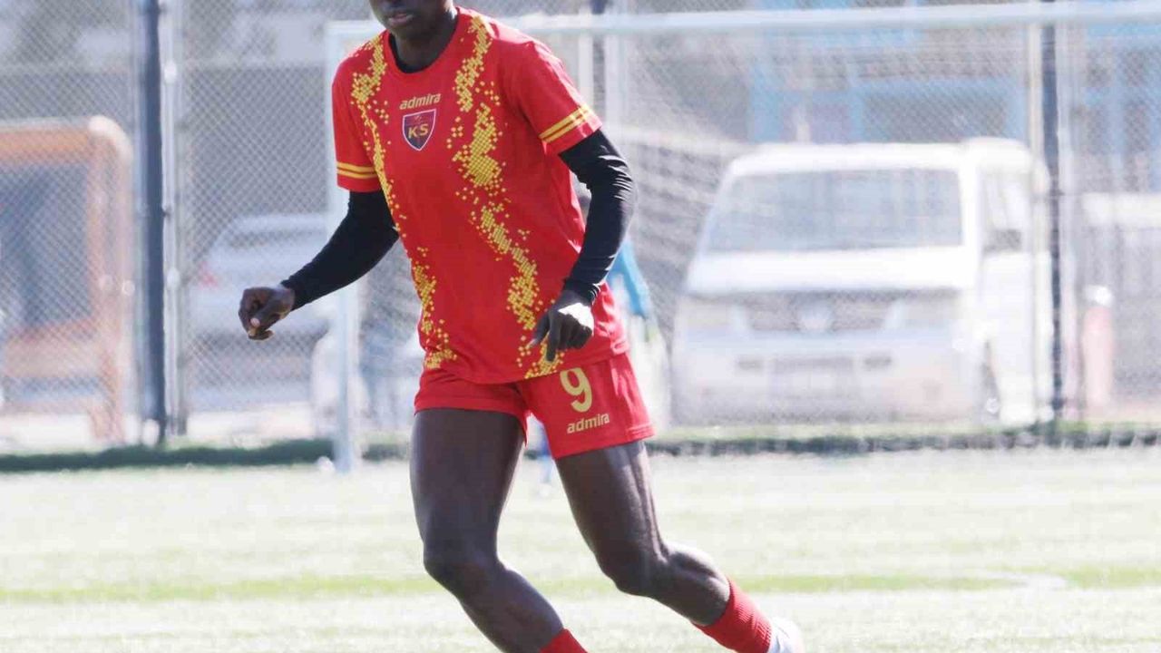 Kafayat Atoke Başhıru 3 maçta 9 golle Kayseri Kadın Futbol Kulübü'nün liderliğine katkı sağladı