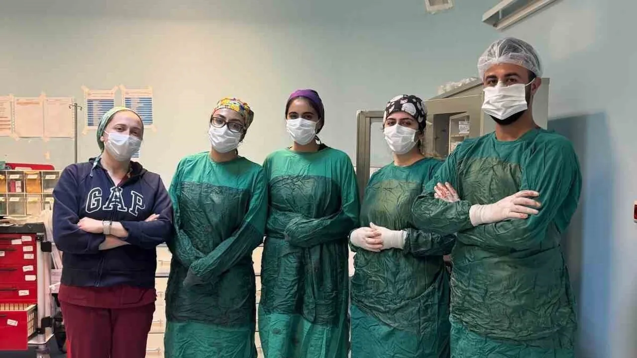 Kağızman Devlet Hastanesi'nde ilk vajinal histerektomi başarıyla gerçekleştirildi