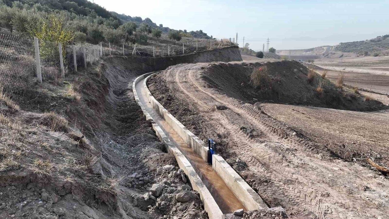 Kahramanmaraş Büyükşehir Belediyesi 10 mahallede 9 bin 860 dekarlık araziyi sulayacak yeni kanalı hizmete aldı