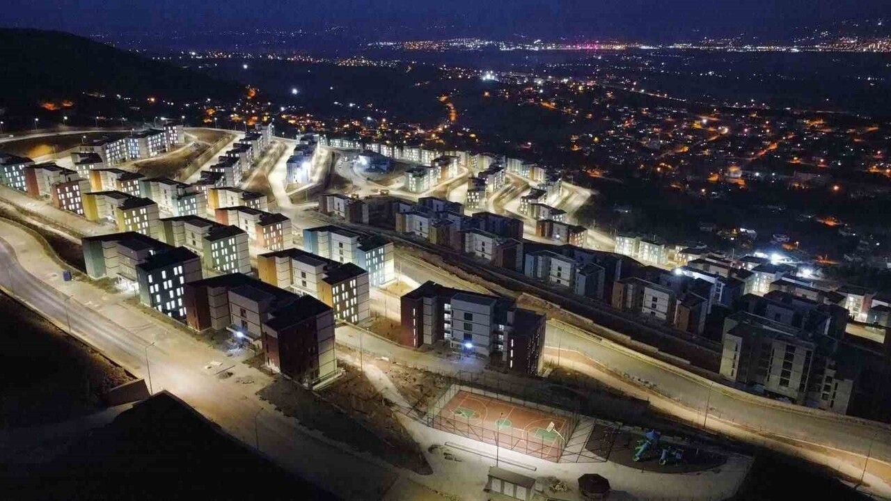 Kahramanmaraş Önsen’de deprem konutları çevresinde gece güvenliği talepleri