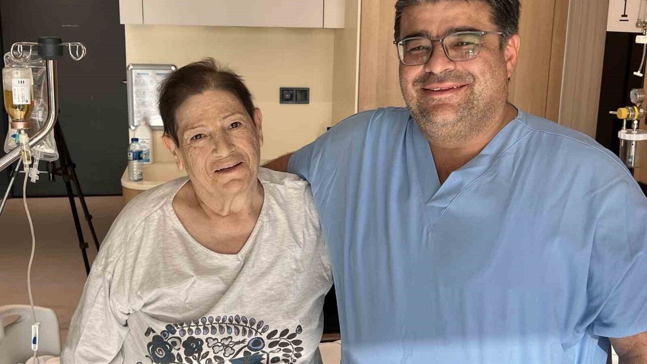 Kahramanmaraş'ta 74 yaşındaki hasta omurga kırığı ameliyatı sonrası yeniden yürümeye başladı