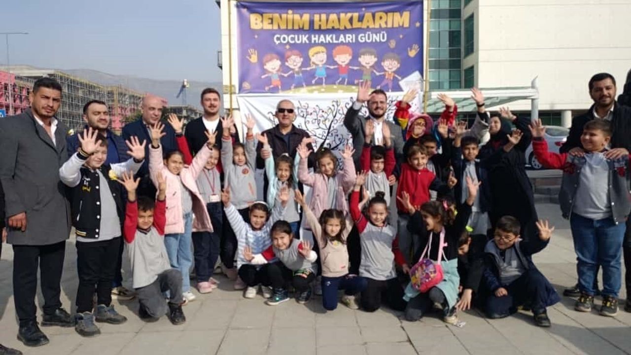 Kahramanmaraş'ta minikler 20 Kasım Dünya Çocuk Hakları Günü'nü kutladı