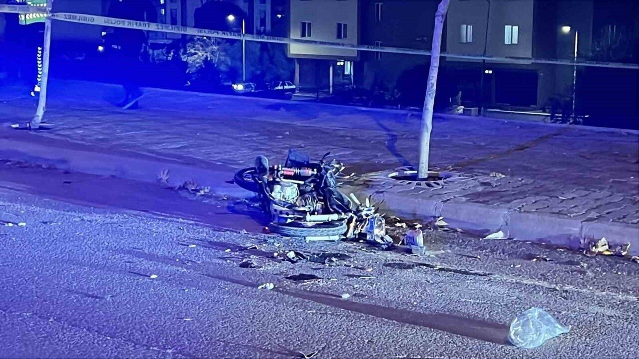 Kahramanmaraş'ta polis kovalamacasında motosiklet kamyonete çarptı: 1 ölü, 1 yaralı