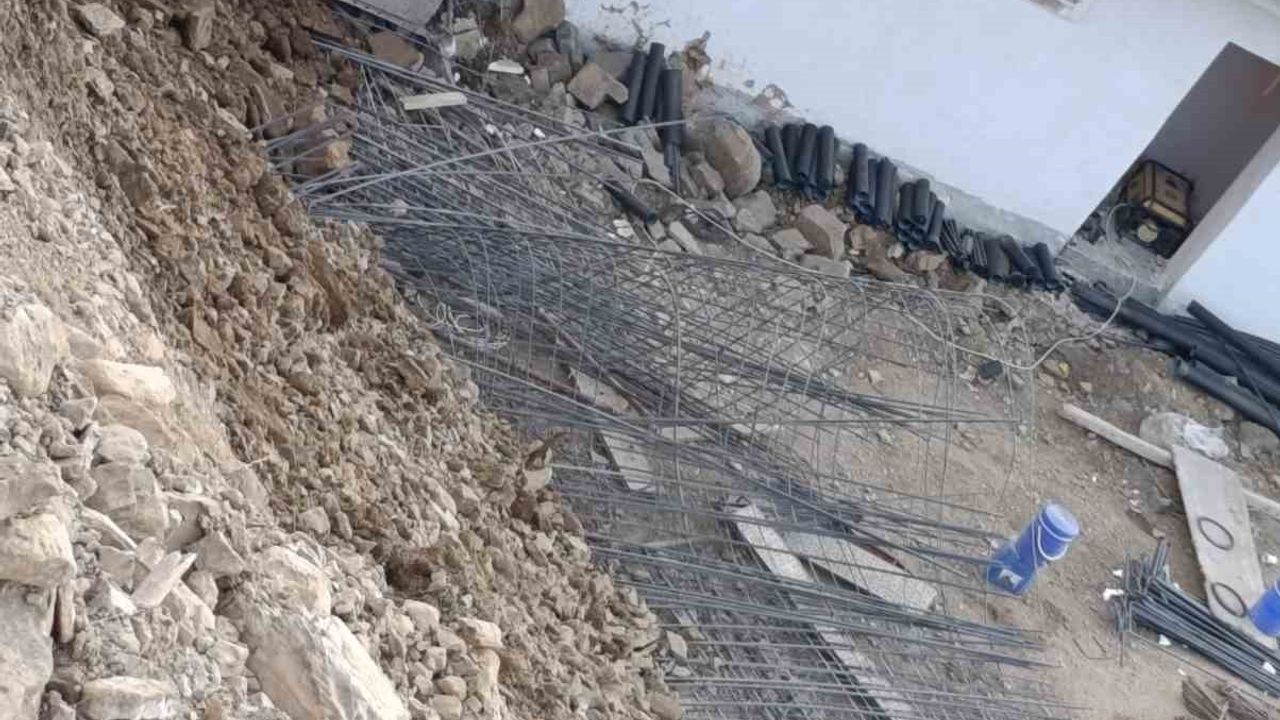 Kahramanmaraş’ta toprak kayması: Şahinkayası’nda inşaat halindeki 6 konut zarar gördü