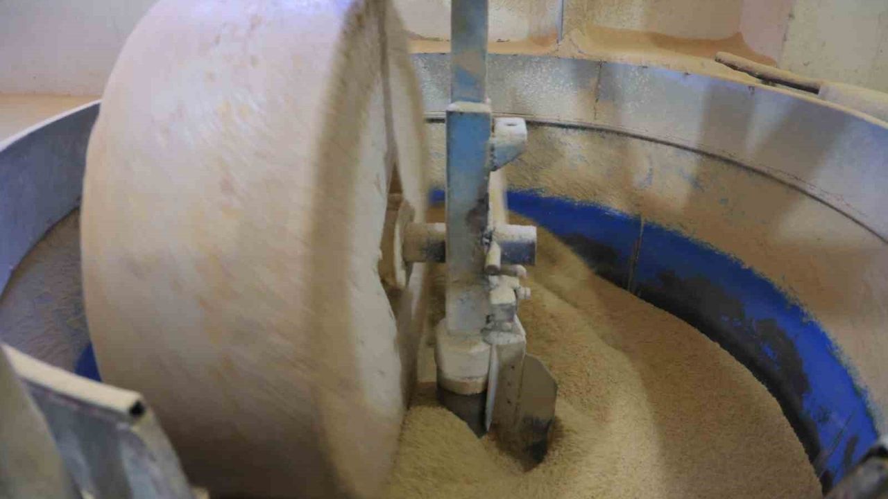 Kahramanmaraş'ta yarım asırlık taş değirmen geleneği sürüyor